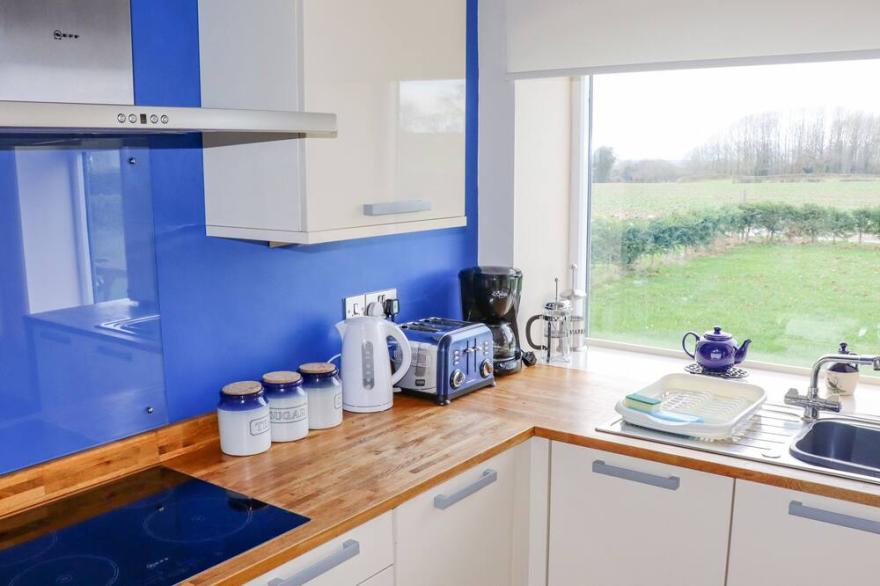 THE OAKS, family friendly, luxury holiday cottage in Cockshutt