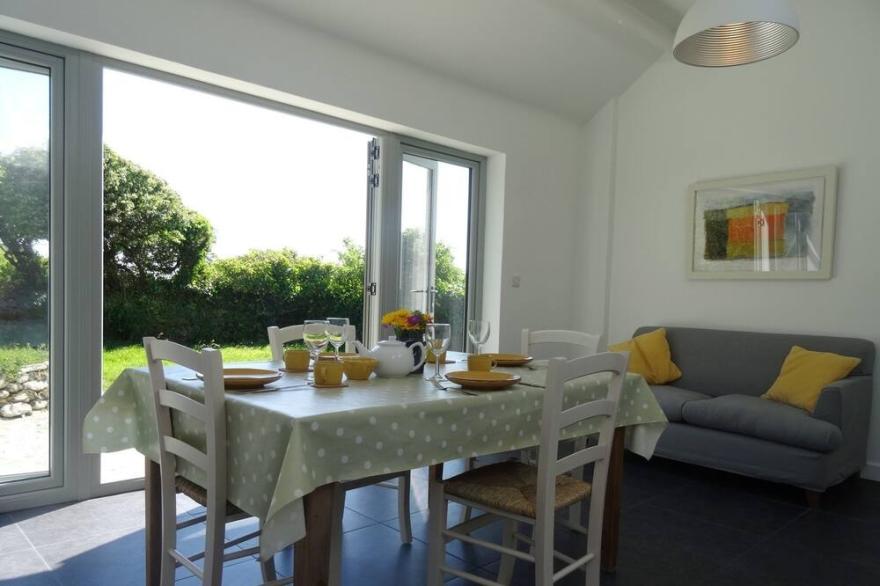 THE STUDIO, pet friendly, with open fire in Rinsey Cove