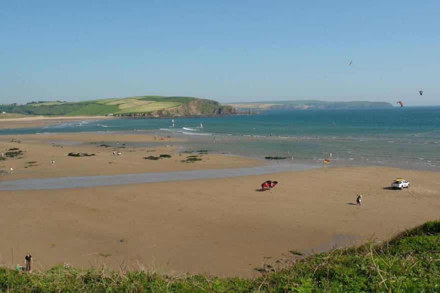 6 TARIFA, family friendly, country holiday cottage in Bigbury-On-Sea