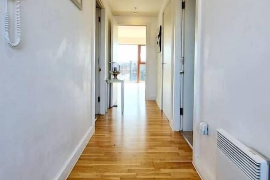 Lovely 2-bed Penthouse in the Heart of City Centre