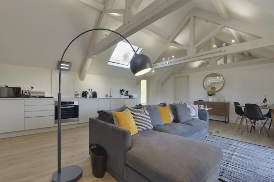HAYLOFT, family friendly, luxury holiday cottage in Talaton