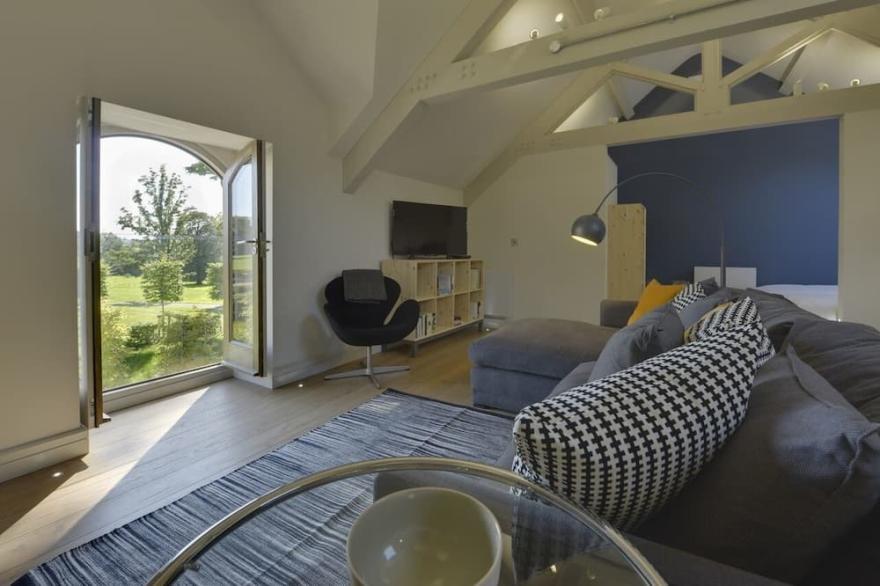 HAYLOFT, family friendly, luxury holiday cottage in Talaton