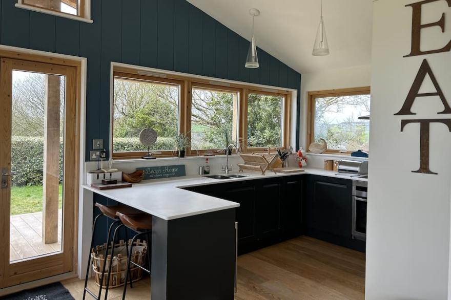 Beautiful holiday home, just a walk away from Talland beach...