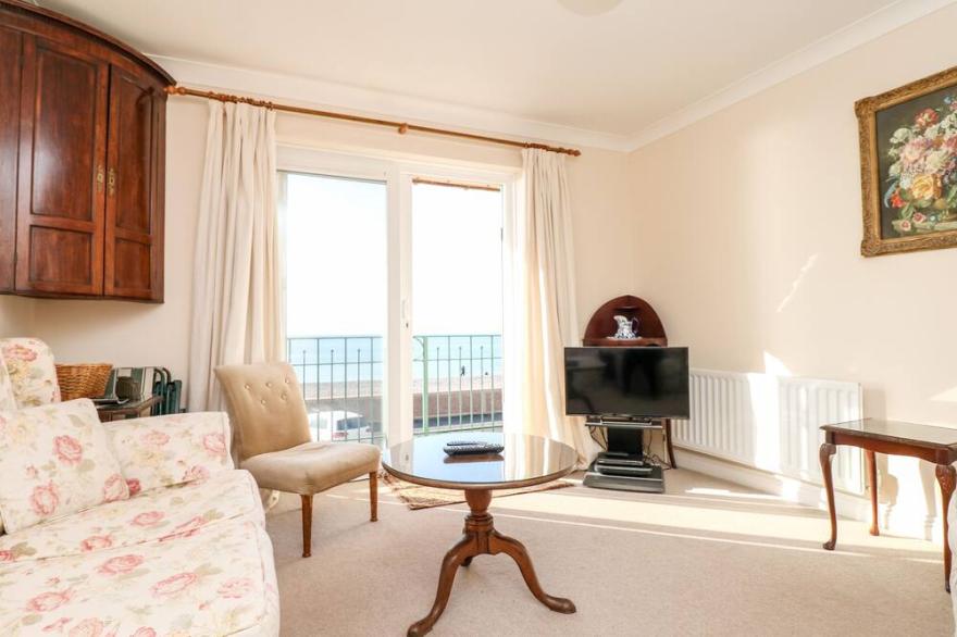 6 LYME MEWS, family friendly, with a garden in Seaton, Devon