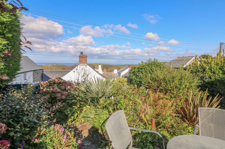 FUCHSIA COTTAGE, pet friendly, with open fire in Boscastle