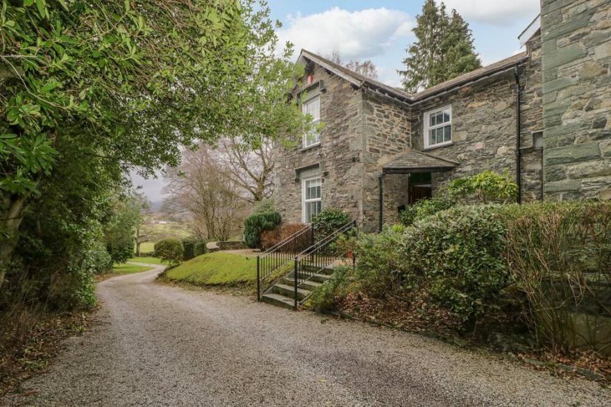 THE OLD VICARAGE, family friendly, with open fire in Keswick