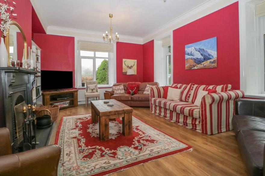 THE OLD VICARAGE, family friendly, with open fire in Keswick