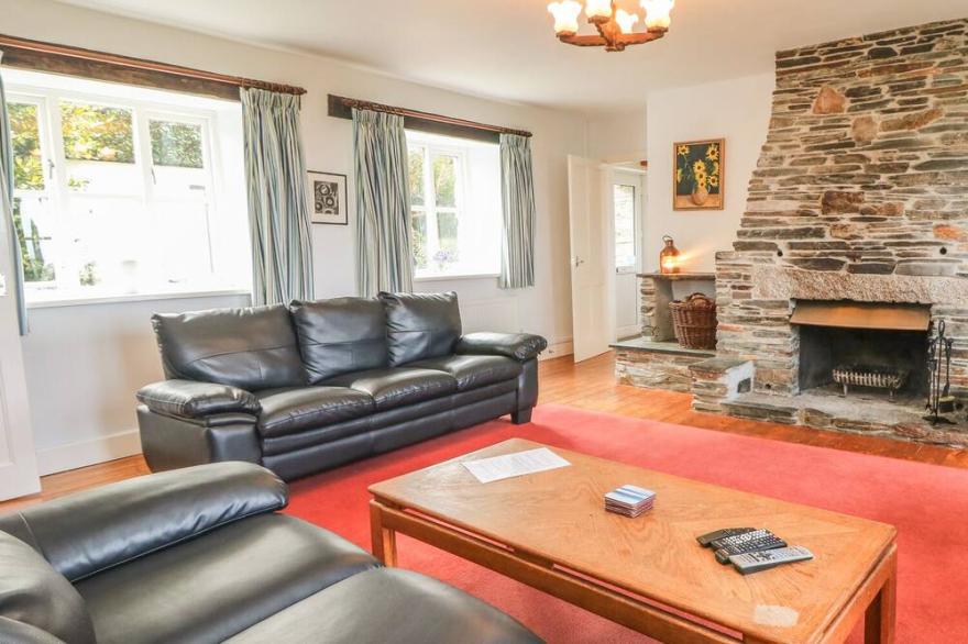 TREMORLA, pet friendly, with open fire in Boscastle