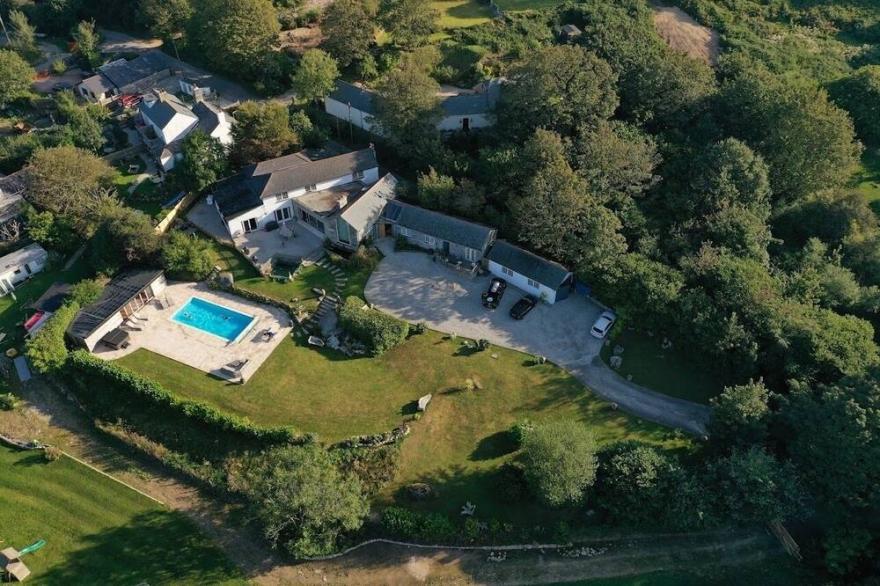 Old Windmill Cottage & Barn with heated outdoor pool and hot tub. Near Fowey
