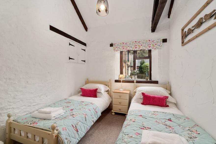 Daisy Cottage - Sleeps 4 guests in 2 bedrooms