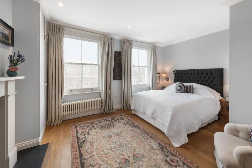 Town House in Brackenbury Village, 10 minutes drive from Notting Hill Gate
