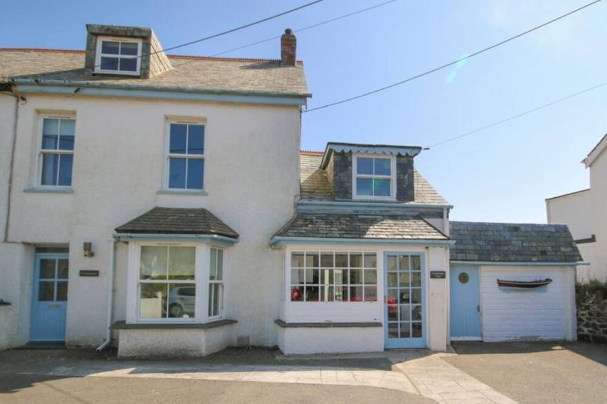 Attractive spacious 5 bedroom house in the heart of Rock
