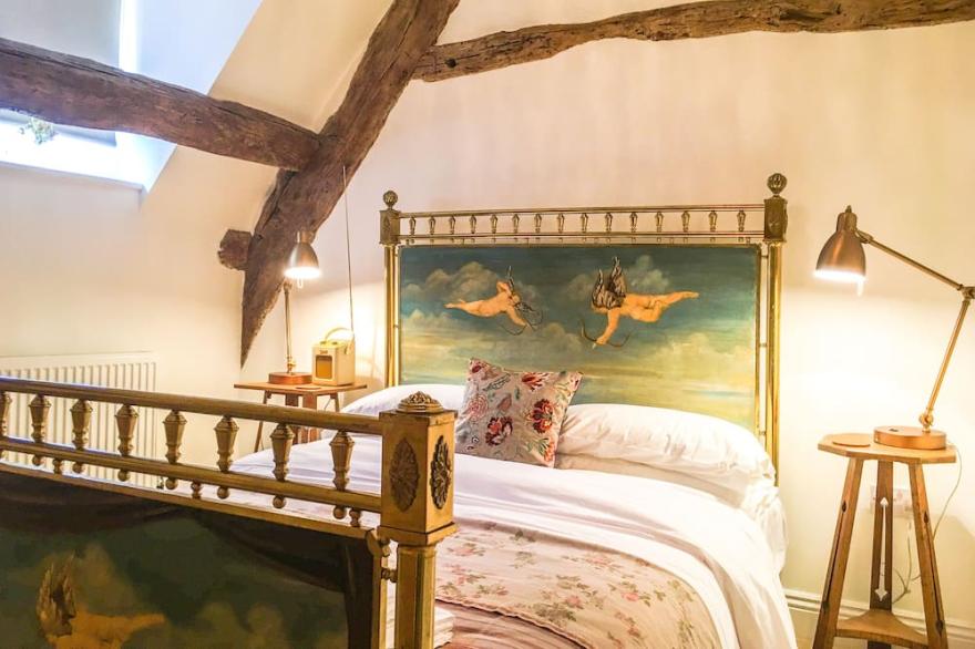 Cotswold Place - Central, historic and beautiful 2/3 terraced house