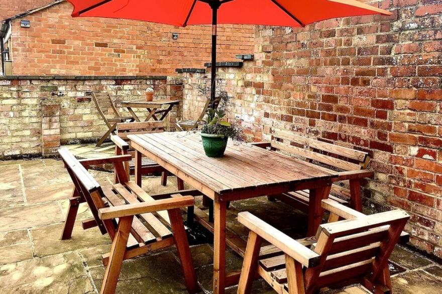Cotswold Place - Central, historic and beautiful 2/3 terraced house