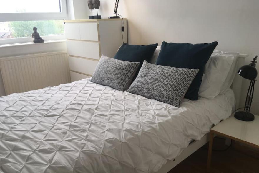 Bright 2 Bed apartment in Trendy Shoreditch