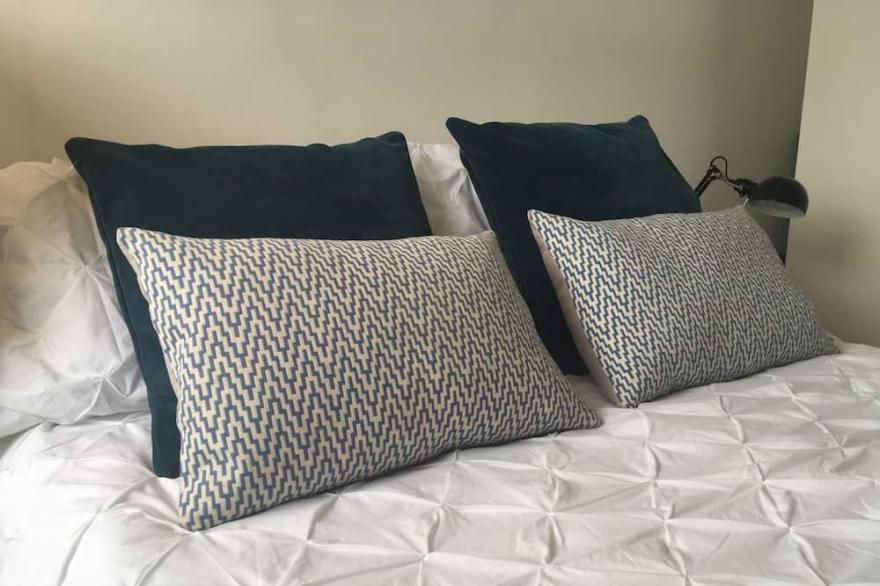 Bright 2 Bed apartment in Trendy Shoreditch