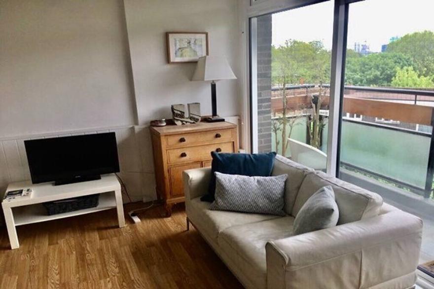 Bright 2 Bed apartment in Trendy Shoreditch