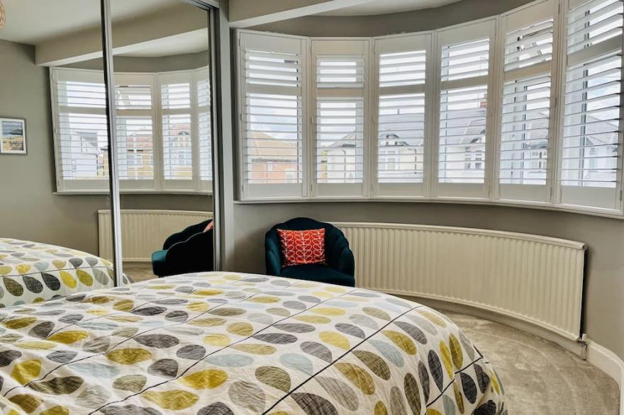 3 bed family house, fantastic garden, close to tube 30min to London attractions