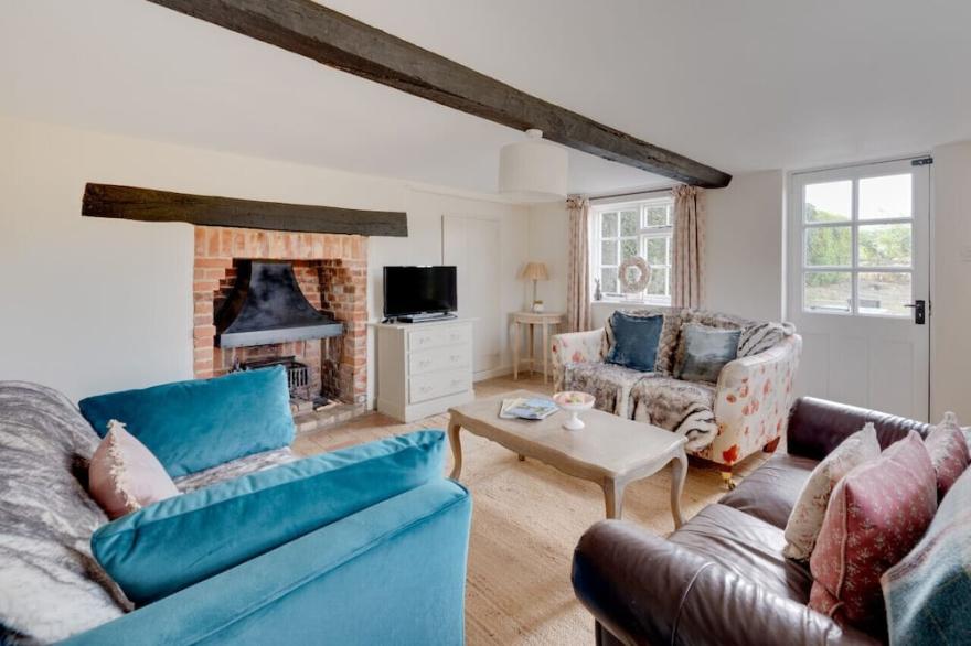 Appletree Cottage - Three Bedroom House, Sleeps 6