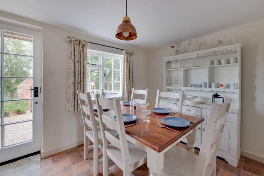 Appletree Cottage - Three Bedroom House, Sleeps 6