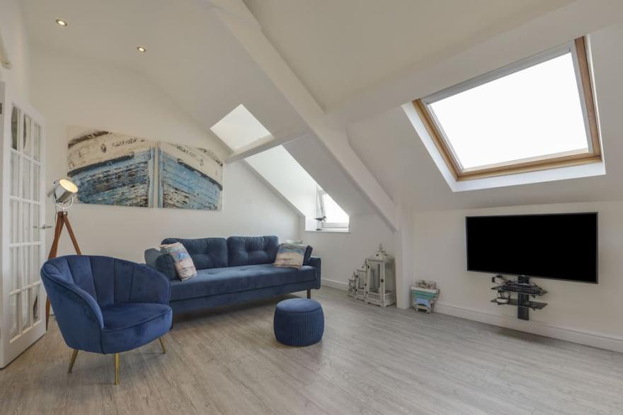 OCEAN VIEW, family friendly, country holiday cottage in Marazion