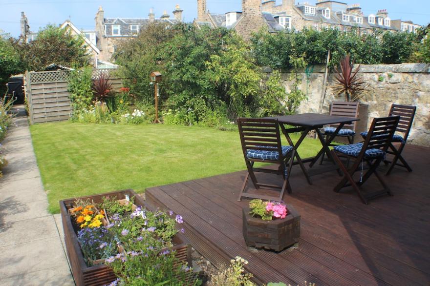 Top quality in secluded walled garden. A 200m stroll to Old Course 1st Tee.