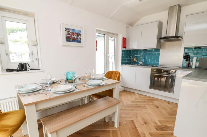 HARBOUR HIDEAWAY, family friendly, country holiday cottage in Looe