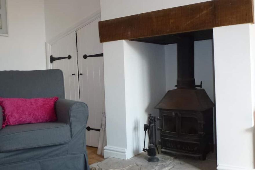 A charming cottage on the Lower Mill private nature reserve in The Cotswolds