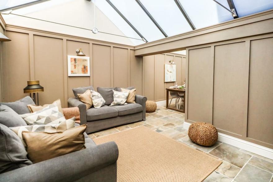 THE APPLE LOFT AT JORDAN HOUSE, pet friendly in Bowleaze