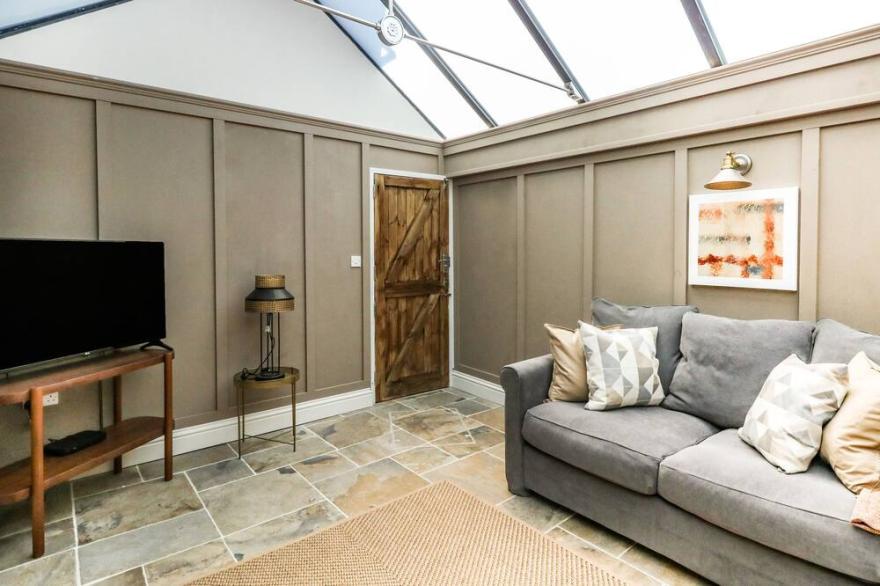 THE APPLE LOFT AT JORDAN HOUSE, pet friendly in Bowleaze