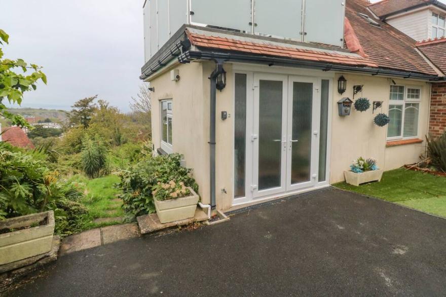 FLAT 3 CHANNEL VIEW, with hot tub in Torquay