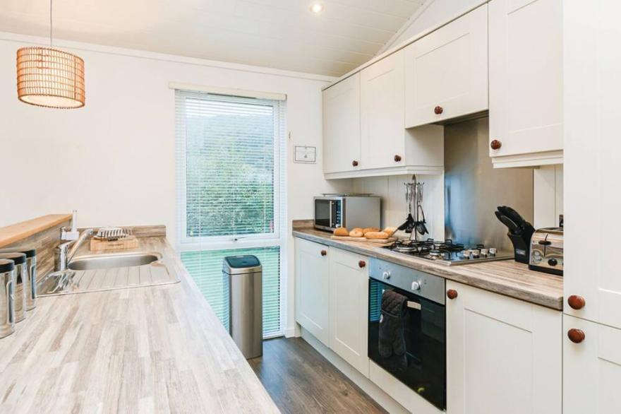 4 bedroom accommodation in Cheddar