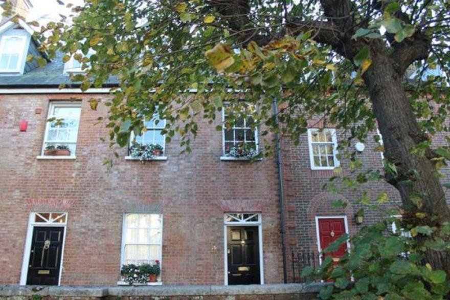 Quayside Quarters * Great Location * Old Town Poole * Free Secure Parking