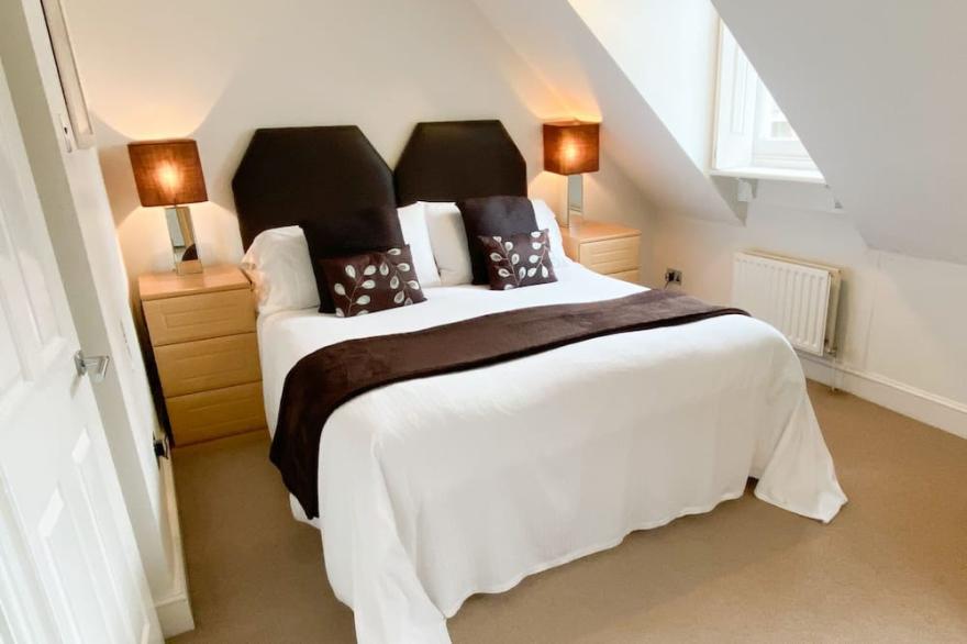 Quayside Quarters * Great Location * Old Town Poole * Free Secure Parking