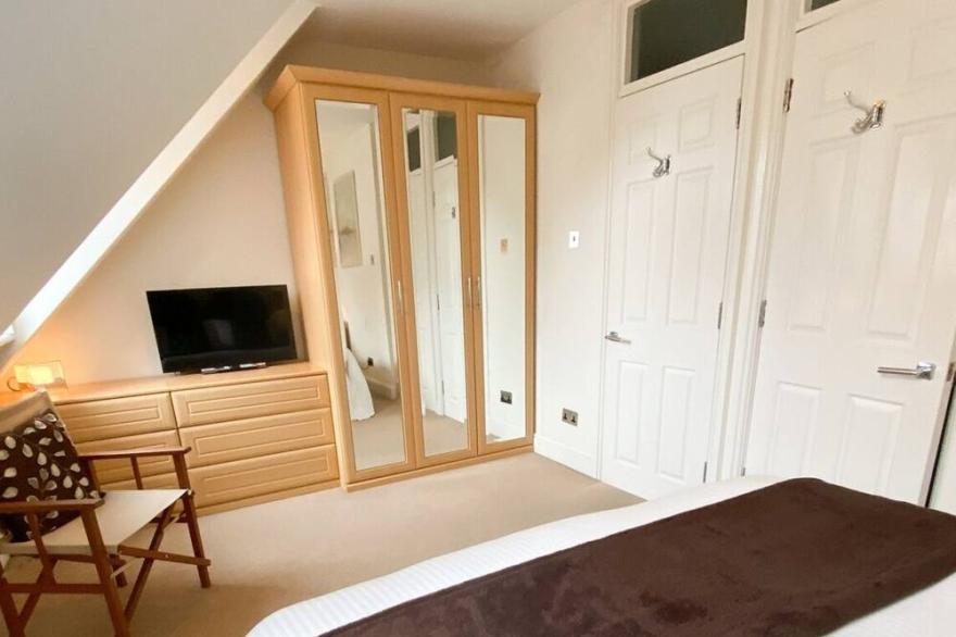 Quayside Quarters * Great Location * Old Town Poole * Free Secure Parking