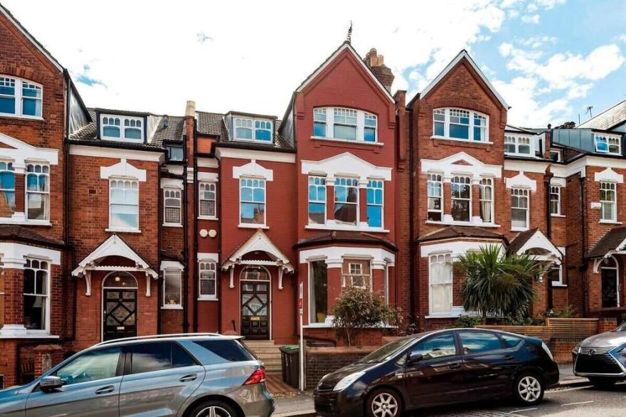 Modern and Bright Highgate Gem