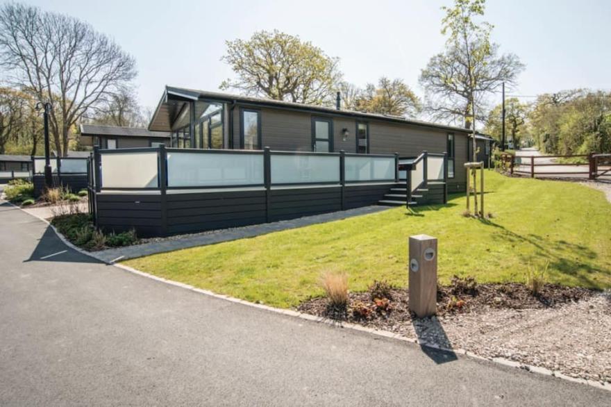 3 bedroom accommodation in Wootton, Nr Cowes