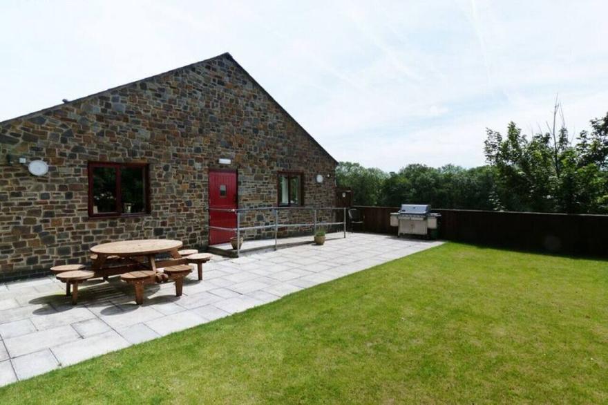 Ysgubor y Coed - Four Bedroom House, Sleeps 8