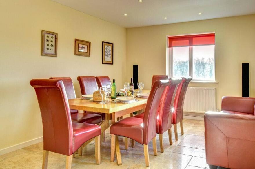 Ysgubor y Coed - Four Bedroom House, Sleeps 8