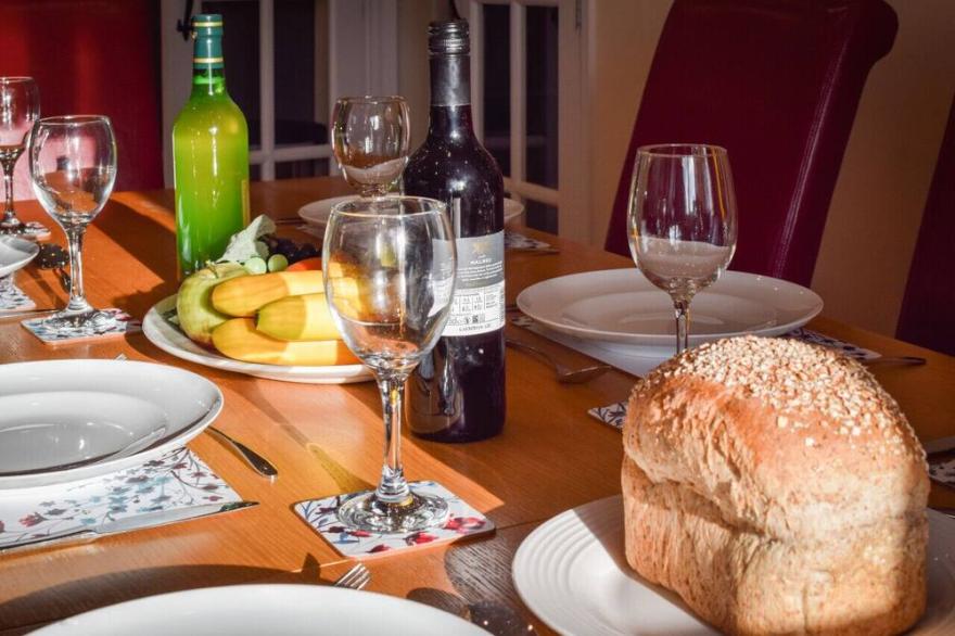 Ysgubor y Coed - Four Bedroom House, Sleeps 8