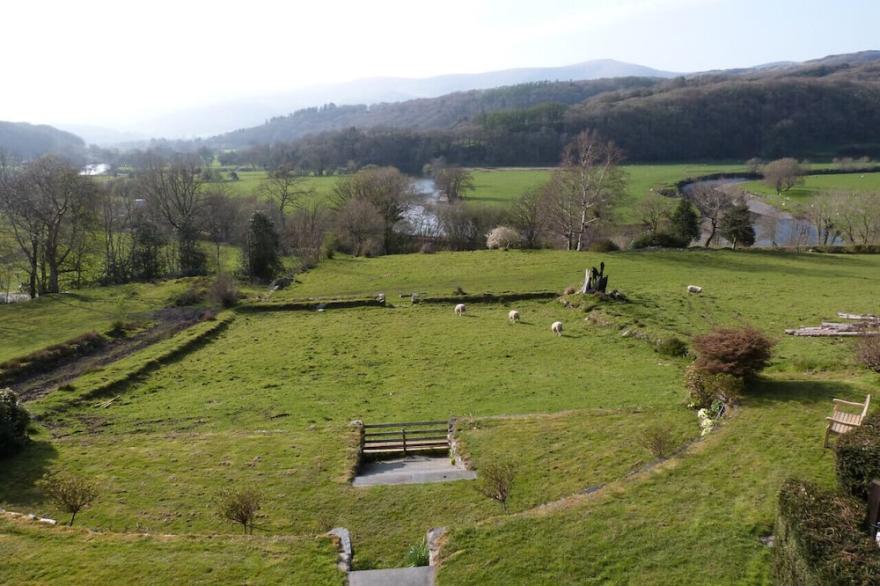Rhiwlas - Eight Bedroom House, Sleeps 16