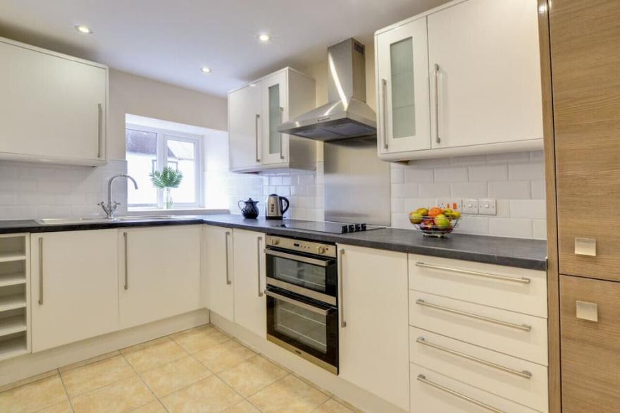 Rhiwlas - Eight Bedroom House, Sleeps 16