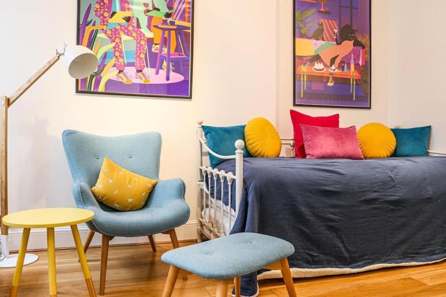 Pass the Keys | Stylish 3 bedroom house in a quiet mews by tube