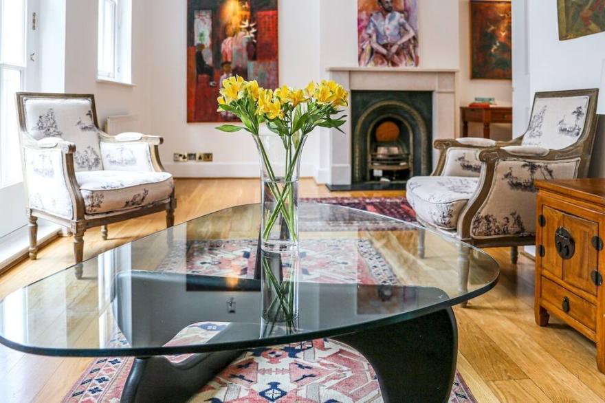 Pass the Keys | Stylish 3 bedroom house in a quiet mews by tube