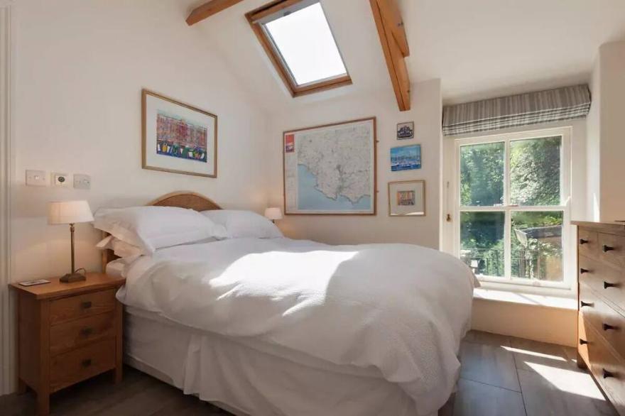 Langmans Bothy, cosy converted barn short walk from Bantham Beach in South Devon
