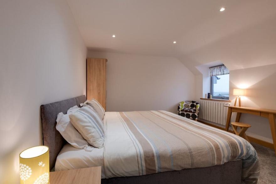 Llanddygfael Hir - Four Bedroom House, Sleeps 8