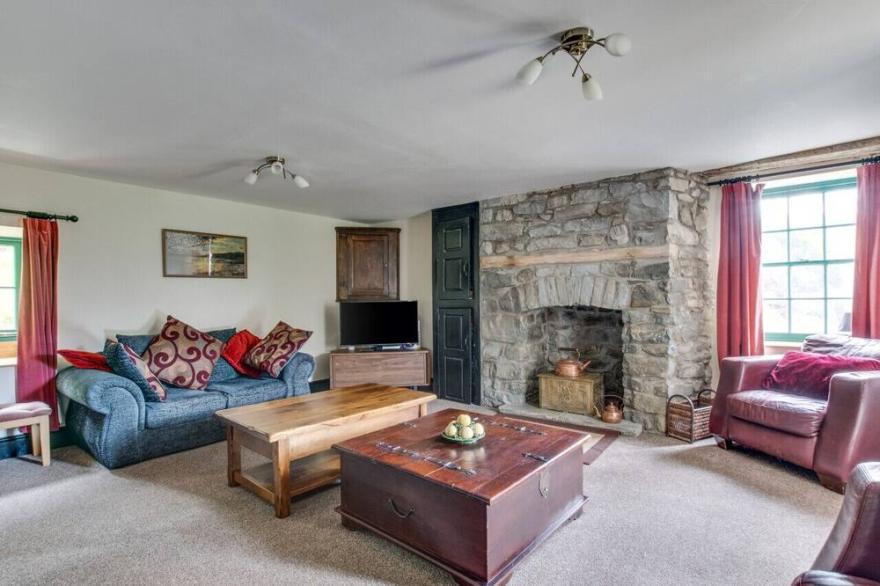 Ffermdy Llanwrtyd - Six Bedroom House, Sleeps 11