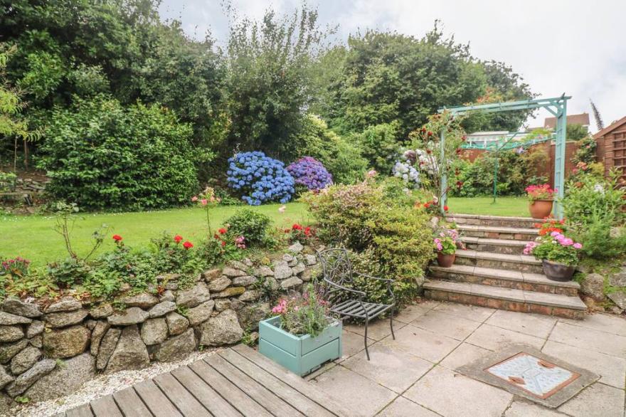 PHENESTS, pet friendly, country holiday cottage in Falmouth