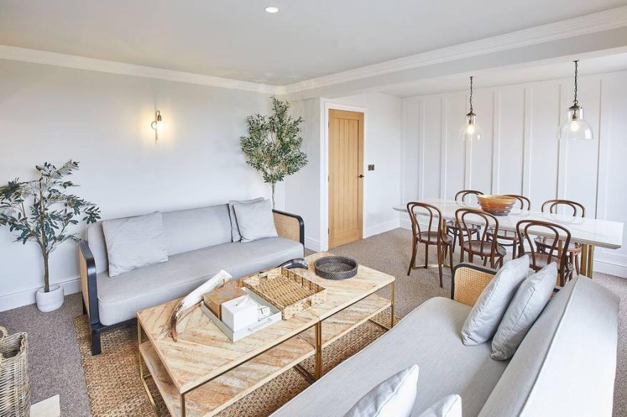 Host & Stay | The Crab