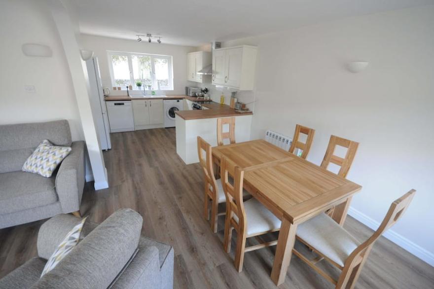 Lock Cottage, 3 bed cottage (sleeps 6) in Lockton nr Pickering